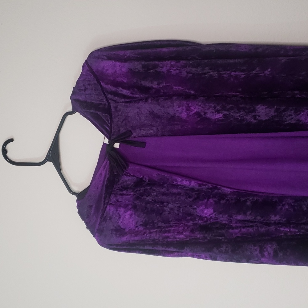 Pyramid collection purple hooded cape one size